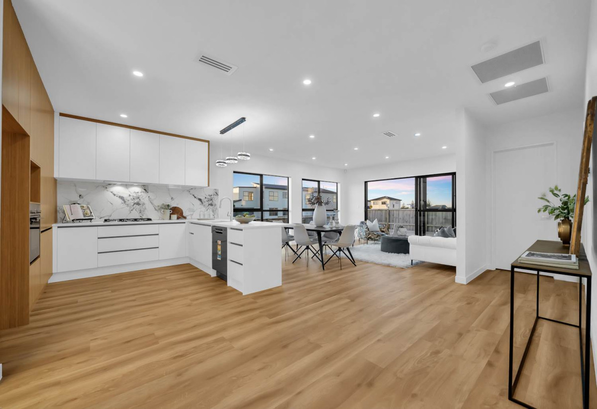 4 beds 3 baths house with double garage, 28 Korowhiti Road, Clarks Beach, Auckland