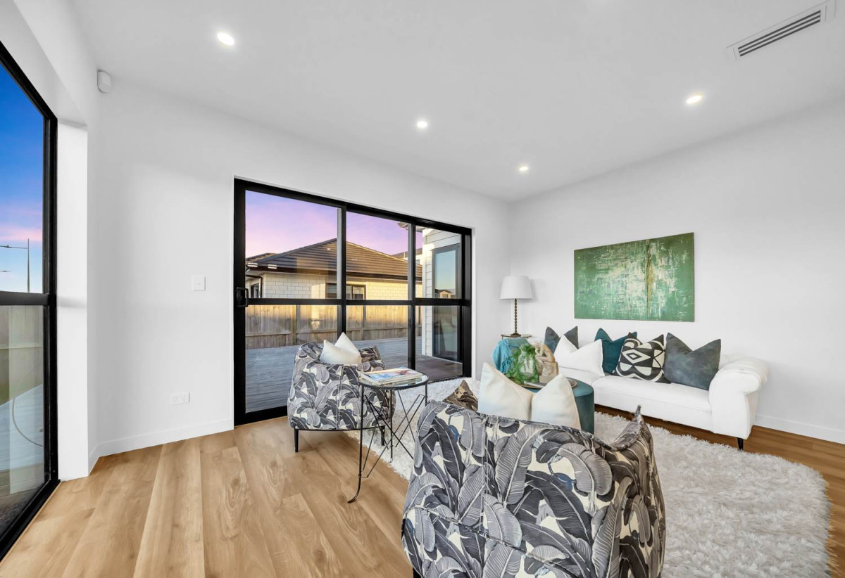 4 beds 3 baths house with double garage, 28 Korowhiti Road, Clarks Beach, Auckland