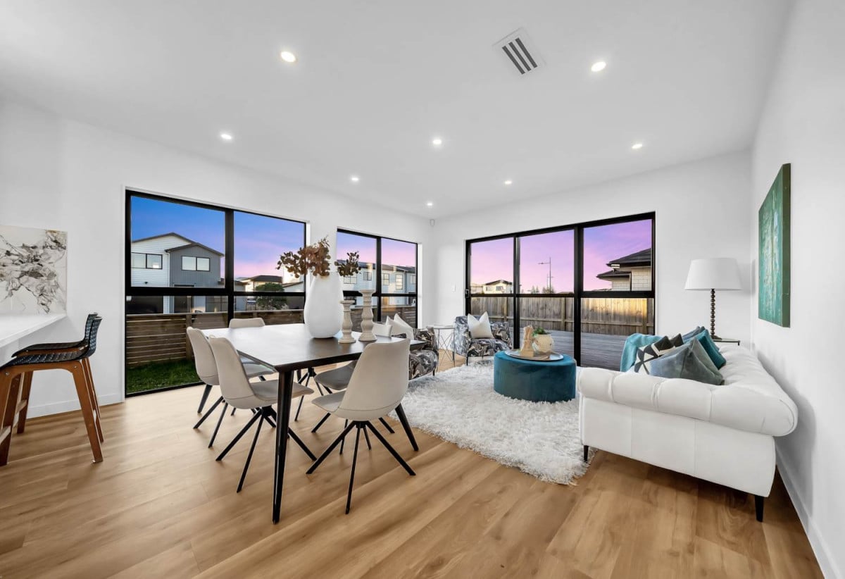 4 beds 3 baths house with double garage, 28 Korowhiti Road, Clarks Beach, Auckland
