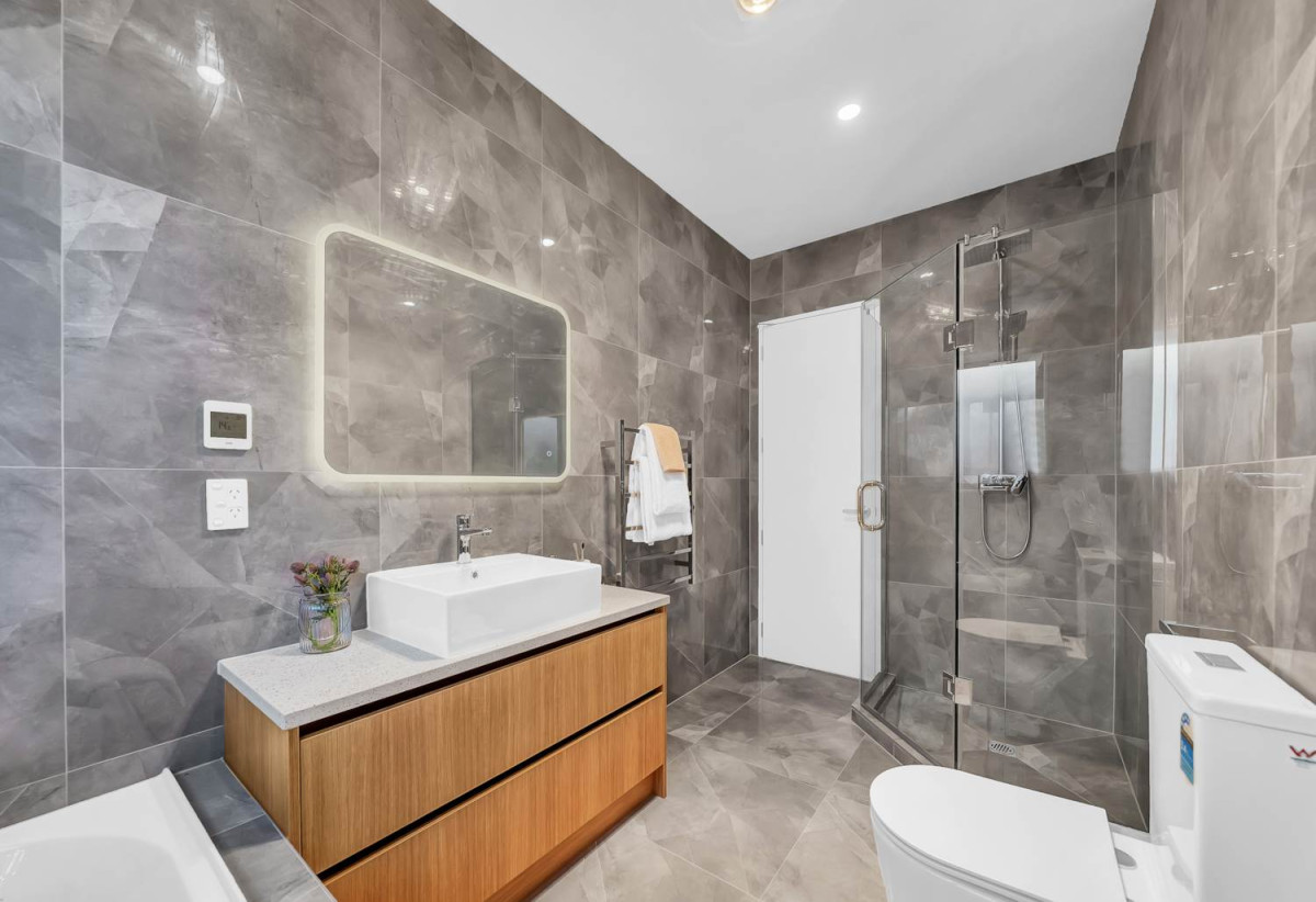 4 beds 3 baths house with double garage, 28 Korowhiti Road, Clarks Beach, Auckland
