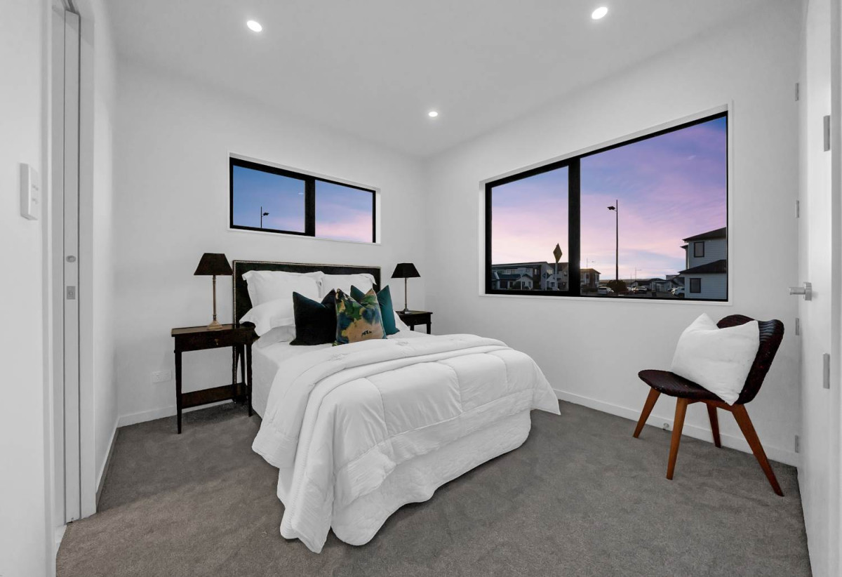 4 beds 3 baths house with double garage, 28 Korowhiti Road, Clarks Beach, Auckland