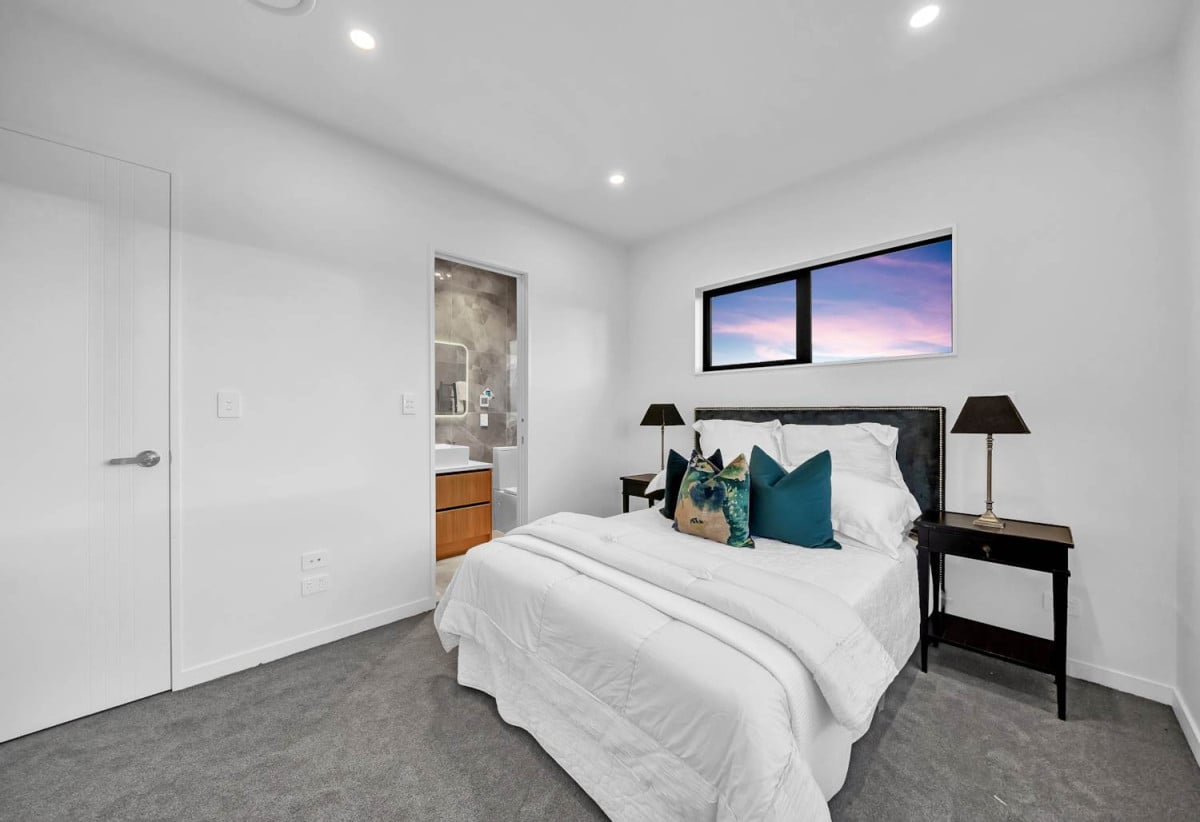 4 beds 3 baths house with double garage, 28 Korowhiti Road, Clarks Beach, Auckland
