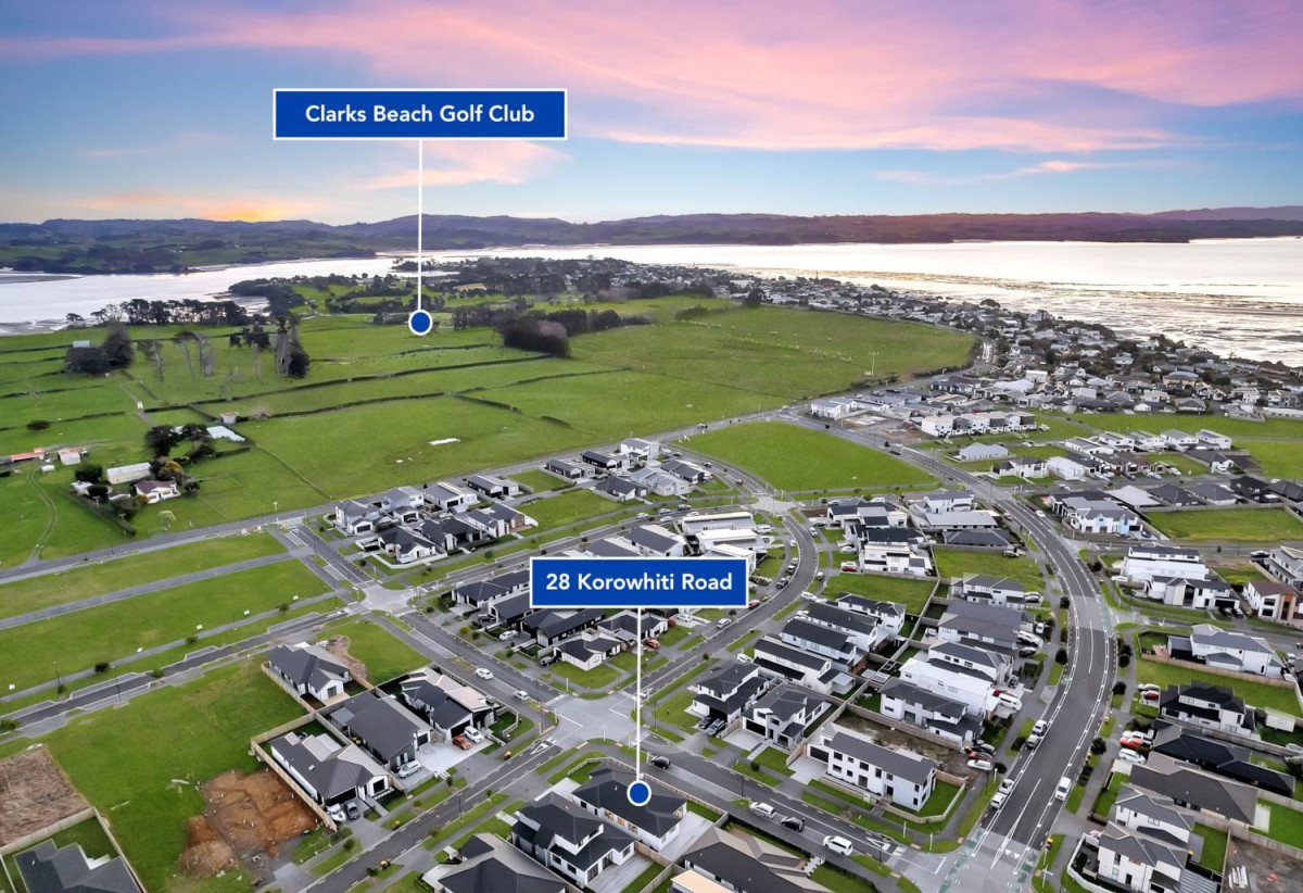 4 beds 3 baths house with double garage, 28 Korowhiti Road, Clarks Beach, Auckland
