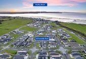 4 beds 3 baths house with double garage, 28 Korowhiti Road, Clarks Beach, Auckland
