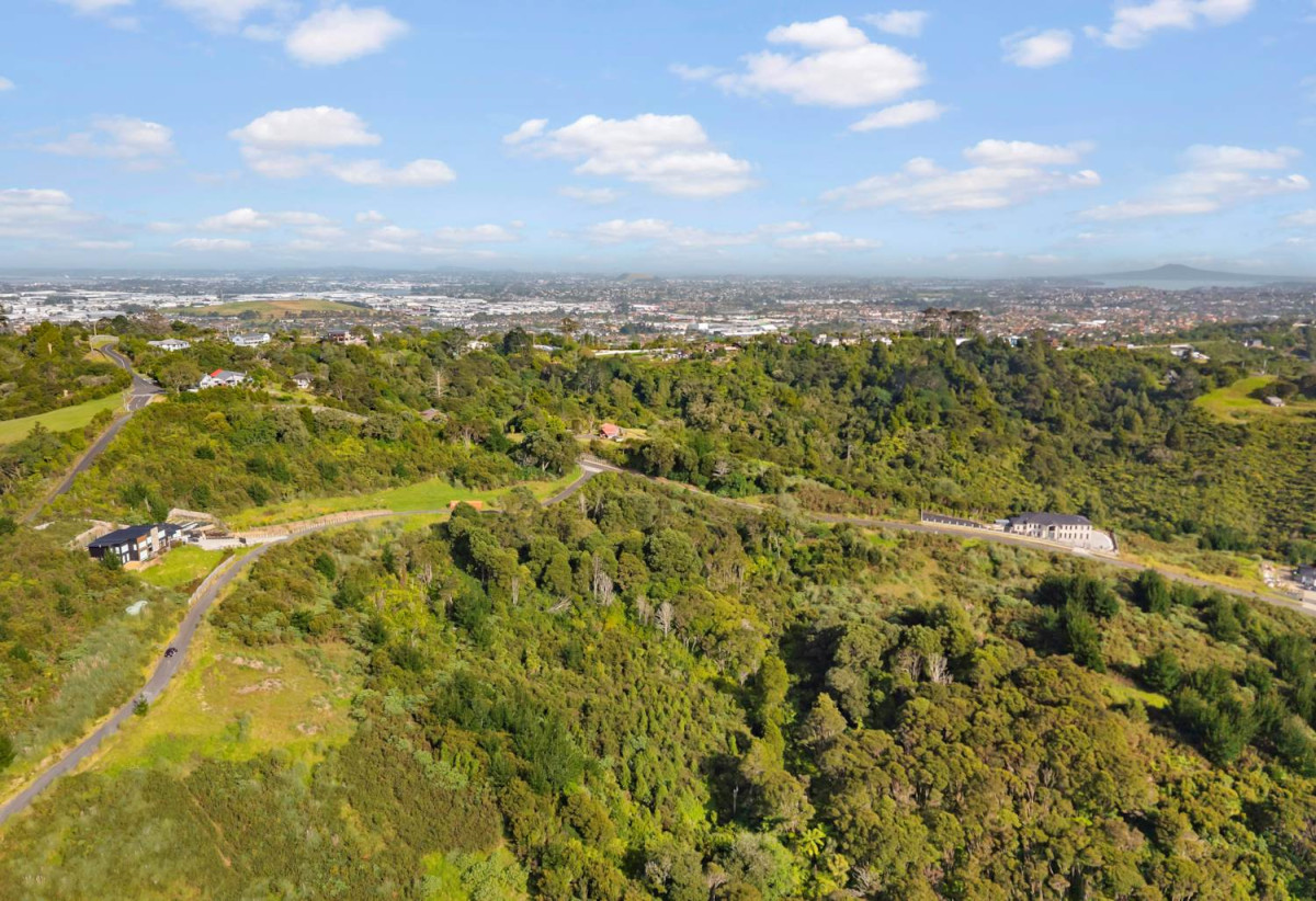 Botany Downs Secondary College zone, 17956m2 Lifestyle section, 2.1 km to Botany Downs Secondary College, 102 Griggs Road, East Tamaki, Auckland