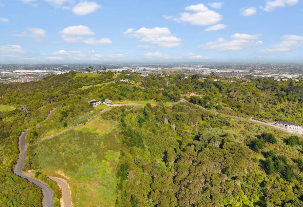 Botany Downs Secondary College zone, 17956m2 Lifestyle section, 2.1 km to Botany Downs Secondary College, 102 Griggs Road, East Tamaki, Auckland