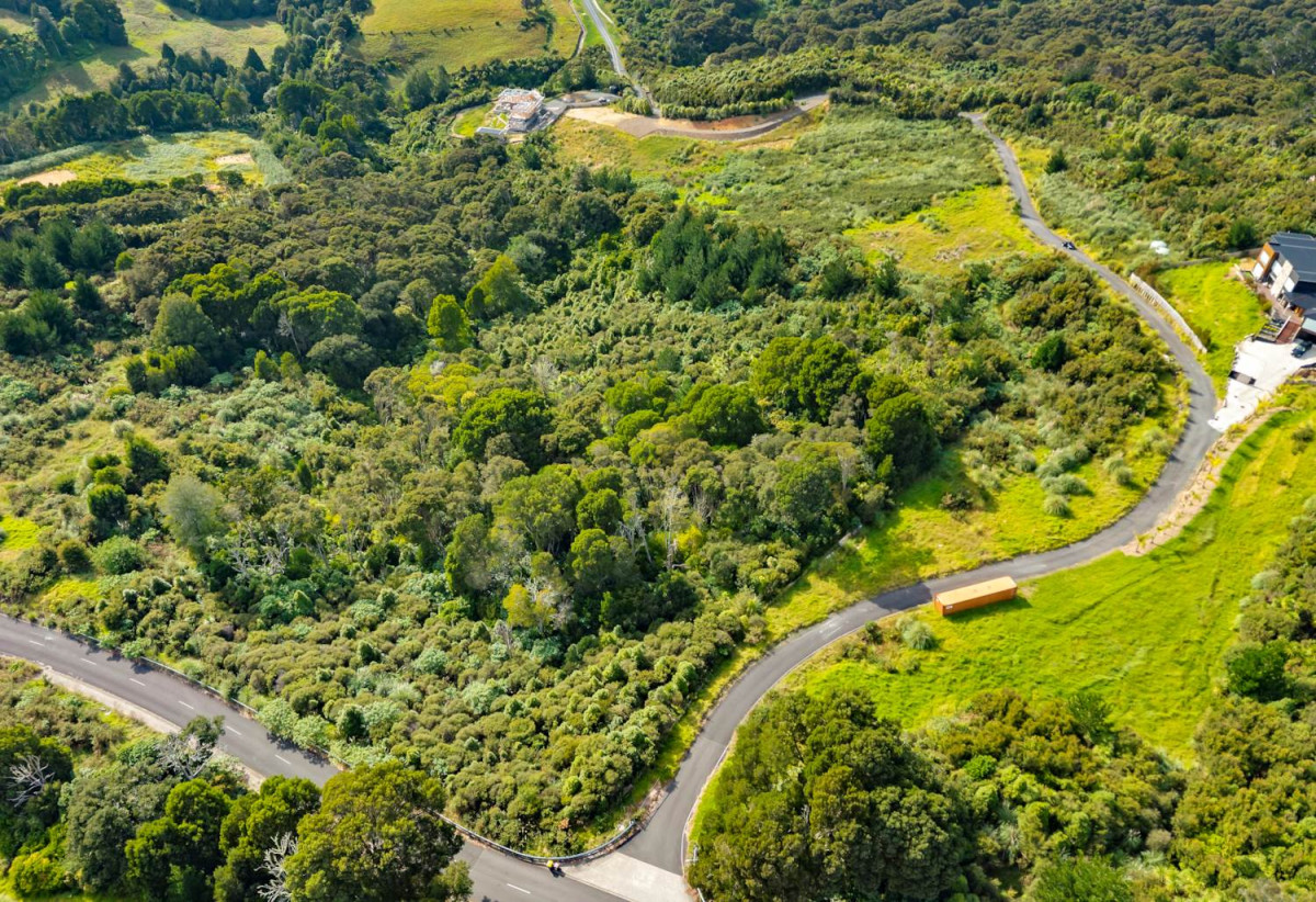 Botany Downs Secondary College zone, 17956m2 Lifestyle section, 2.1 km to Botany Downs Secondary College, 102 Griggs Road, East Tamaki, Auckland