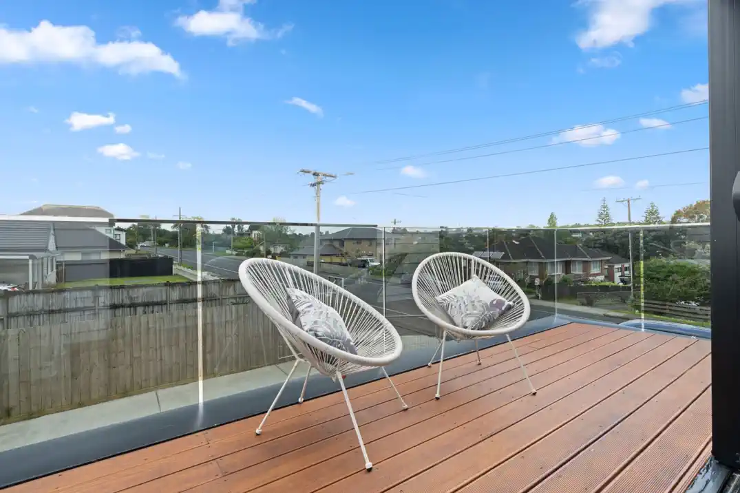 For rent, Pets by consent, No smokers, 4 beds 4 baths townhouse with garage, Available from 8th July, 1/18 Hutchinsons Road, Bucklands Beach, Auckland