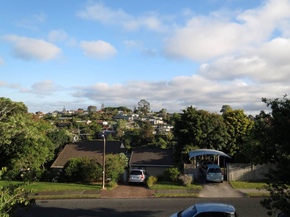 For rent, No smokers, MACLEANS ZONE & Swimming Pool Includes, 4 beds 2 baths house with standalone double garage, available 14th September, 28 Haseler Crescent, Mellons Bay, Auckland