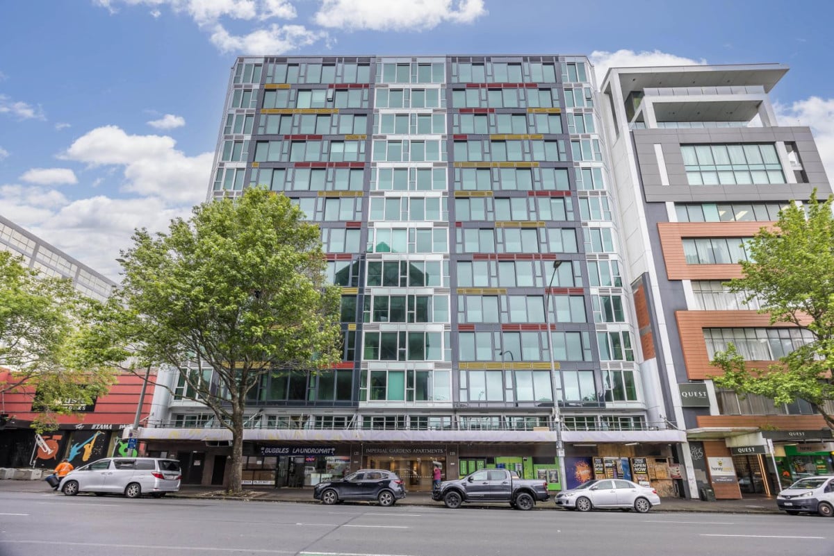 The overseas owner is motivated to achieve a sale, Auckland Girls Grammar school zone, 44m2 Freehold 2 beds 1 bath apartment, 222/135 Hobson Street, Auckland Central, Auckland