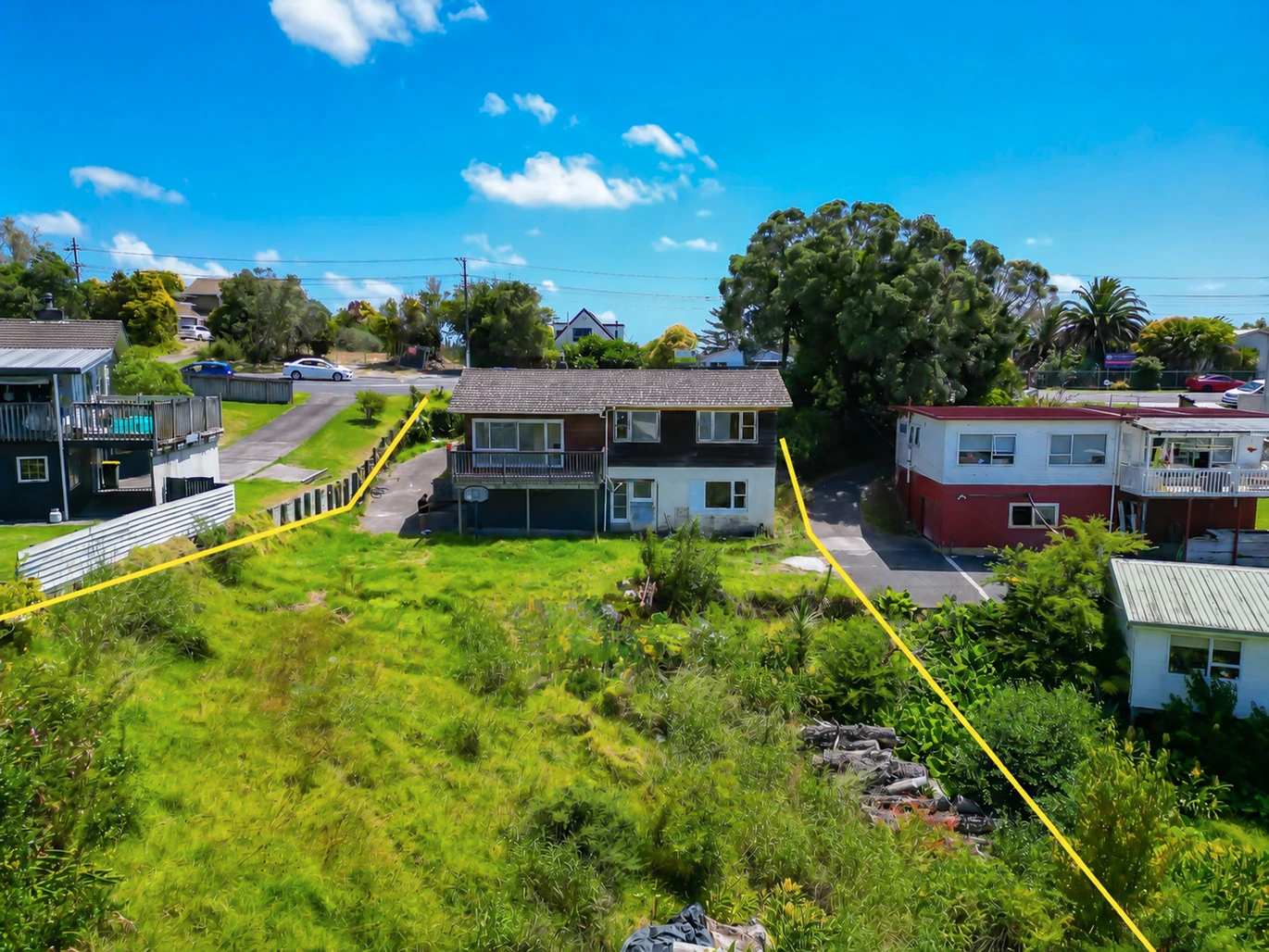 Urgent Sale, 3 beds 1 bath house on 1260m² section, Urban Zone, With RC approved for 9 premium units with garages, Ignore the $1,150,000 CV-our highly motivated vendor demands an immediate sale and urgently welcomes all reasonable offers, 305 Don Buck Road Massey, Auckland