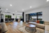 For rent, 4 beds 3 baths house with double garage, available 6th August, 5B Hemsway Place, Sunnyhills, Auckland