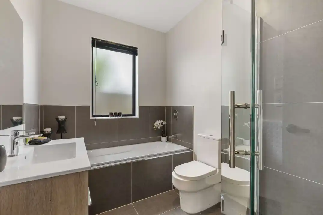 For rent. 3 beds 2 naths house with garage, Available from 24th July, 7 O Ruamano Crescent, Pukekohe, Auckland