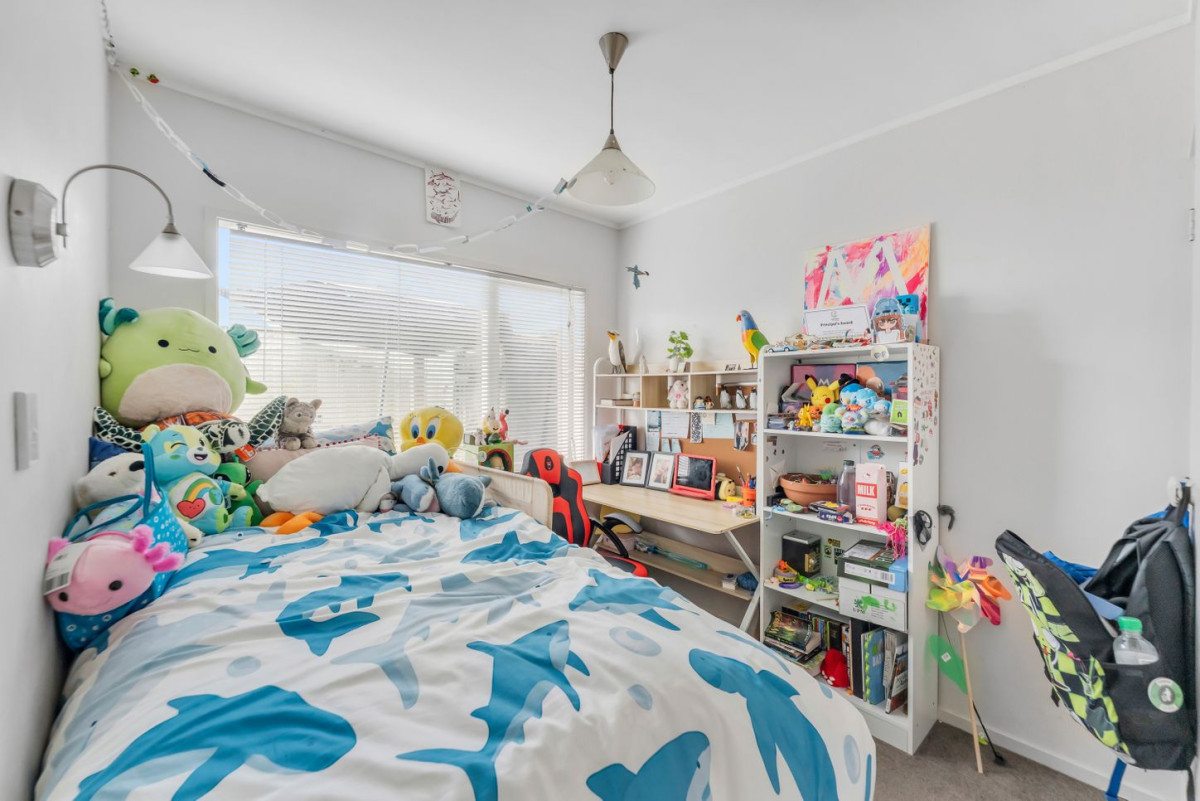 Owner downsizing, 2 beds 1 bath home with garage, 2/25 Kitchener Road, Sandringham, Auckland