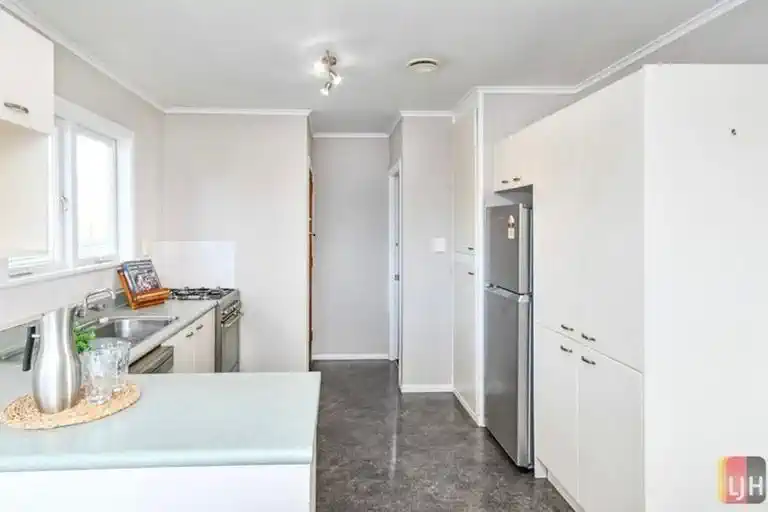 For rent, 3 beds 1 bath house with carport, Available from 16th August, 431A Great South Road, Opaheke, Auckland