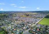 586m2 section, 3 beds 1 bath house with car parks, 40 Cosgrave Road, Papakura, Auckland