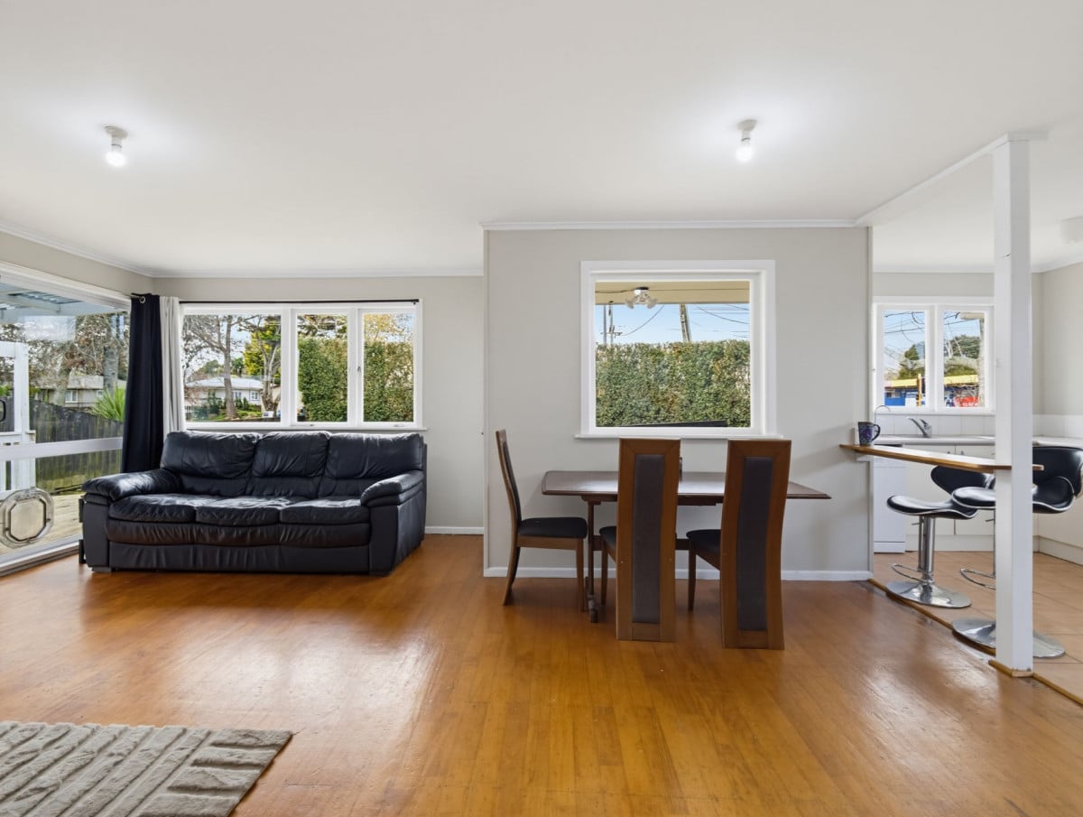 586m2 section, 3 beds 1 bath house with car parks, 40 Cosgrave Road, Papakura, Auckland