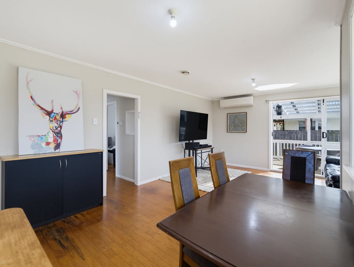 586m2 section, 3 beds 1 bath house with car parks, 40 Cosgrave Road, Papakura, Auckland
