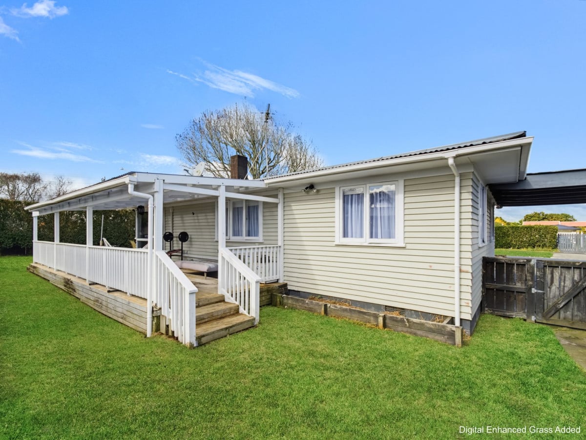 586m2 section, 3 beds 1 bath house with car parks, 40 Cosgrave Road, Papakura, Auckland