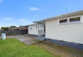 586m2 section, 3 beds 1 bath house with car parks, 40 Cosgrave Road, Papakura, Auckland