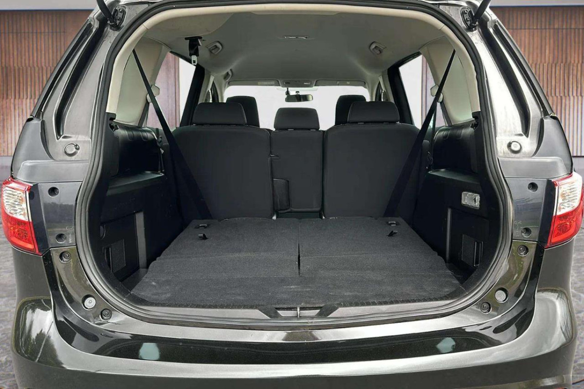 2015 Nissan Lafesta 2.0 Highway Star, 5 Door, Station Wagon, Automatic, Black, 7 seats, 2000cc, Petrol, 103,986km