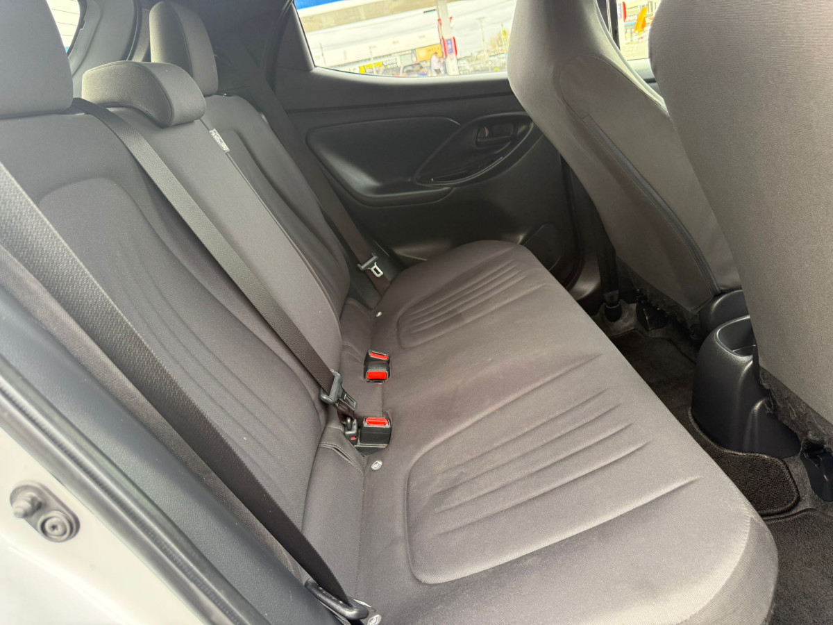 2021 Toyota Yaris Hybrid **Push-Start, TSS, CARPLAY, Bluetooth, Reverse Camera, Radar Cruise** Engine 1500, 92000 km