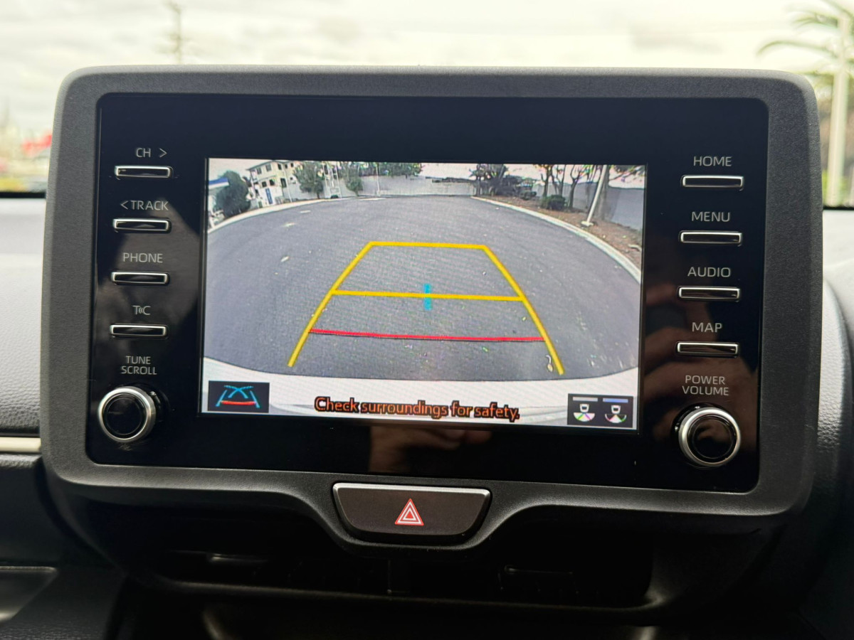 2021 Toyota Yaris Hybrid **Push-Start, TSS, CARPLAY, Bluetooth, Reverse Camera, Radar Cruise** Engine 1500, 92000 km