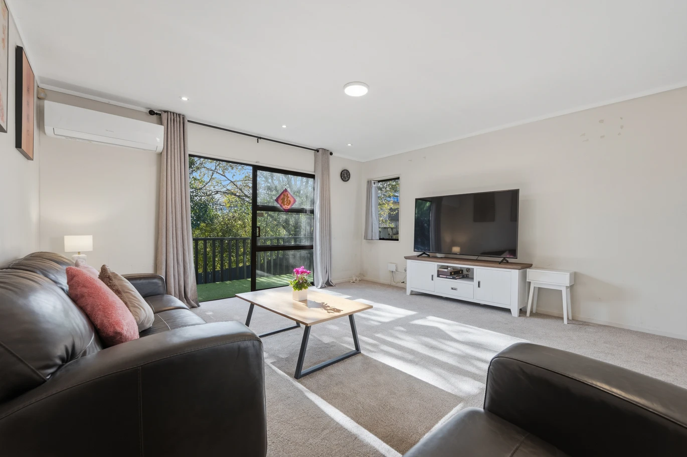 Green Bay High school zone, Renovated 3 beds 1 bath house with carport, ALL CONJUNCTIONALS WELCOME, so agents, bring your buyers, 2/38 Leo Street Glen Eden, Auckland