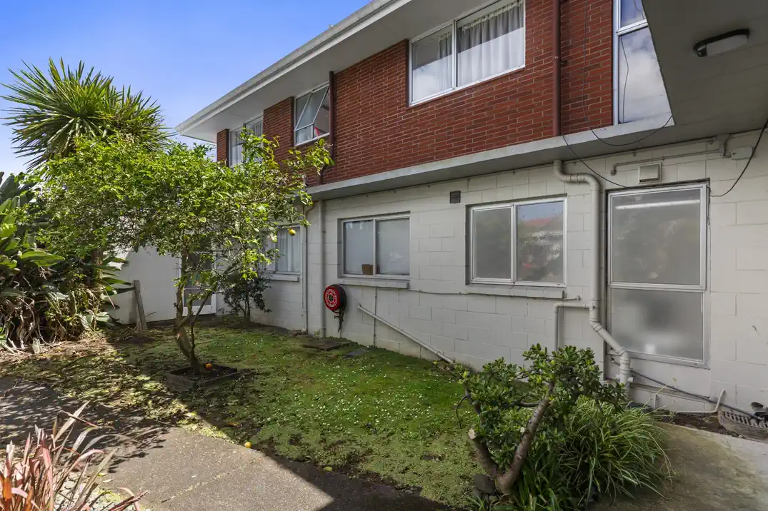 For rent, 2 beds 1 bath ground floor unit with carport, Available Now. 3/67a Princes Street, Otahuhu, Auckland