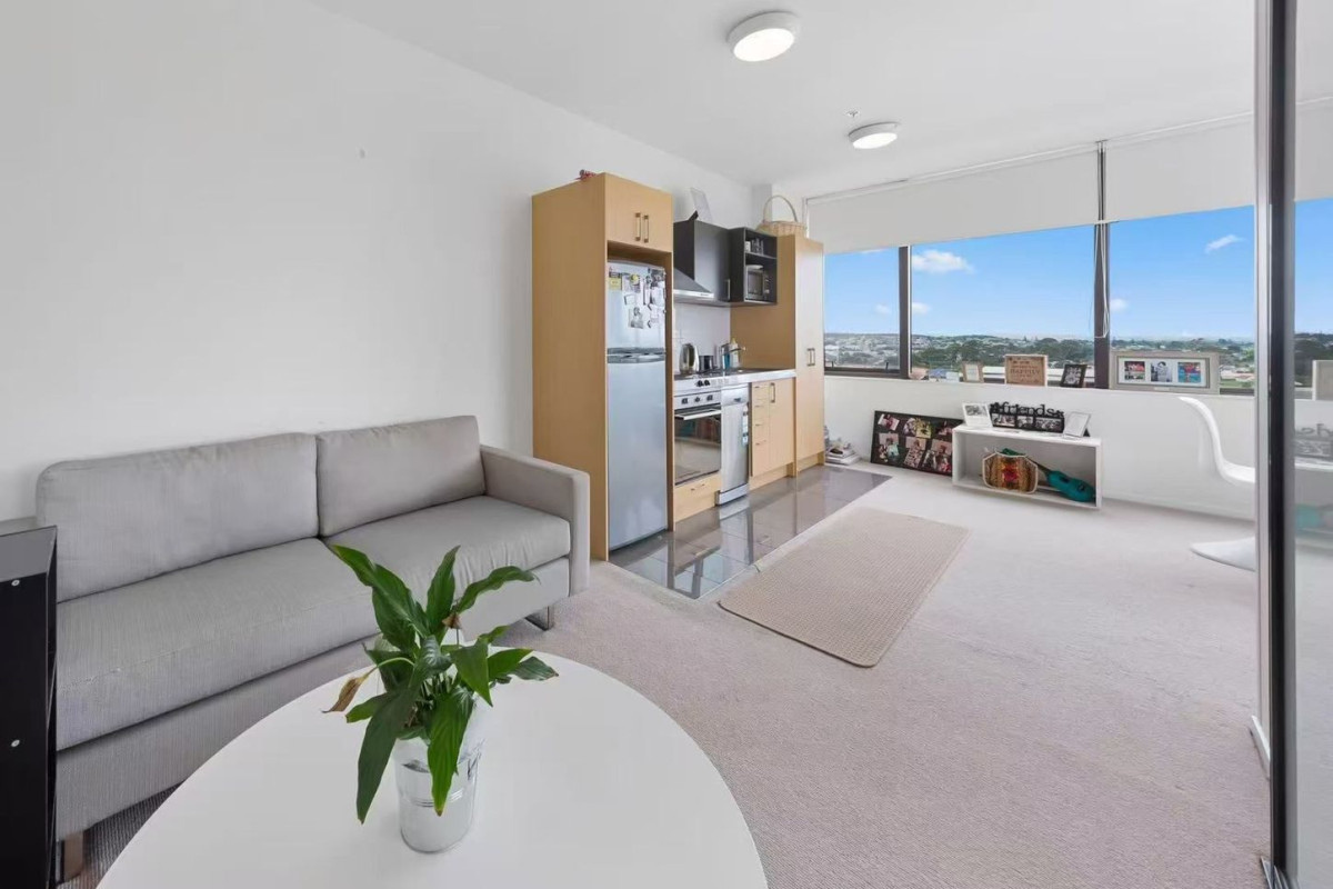 53m2 2 bedrooms, 1 bathroom freehold apartment, Opposite Manukau Train Station, 2-minutes walk to Westfield Manukau, Elevated scenic view, move-in ready, 707/17 Putney Way, Manukau, Auckland
