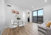2 kitchens, 6 beds (4 ensuites) 5.5 baths house with double garage and 2 beds granny, 39 Park Green Avenue, Karaka, Auckland