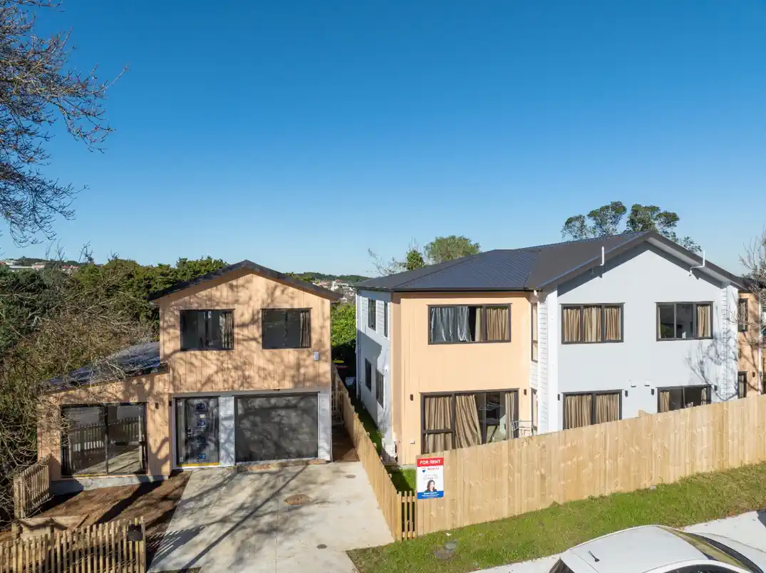 For rent, No pets, no smokers., 5 beds 3 baths house with garage, Available from 27th July, 1C Flamingo Court, Goodwood Heights, Auckland