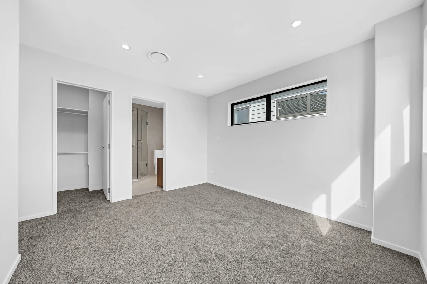 2 kitchens, 6 beds (2 ensuites) 4.5 baths house with garage and 1 bed granny, 65 Rashni Road Flat Bush, Auckland
