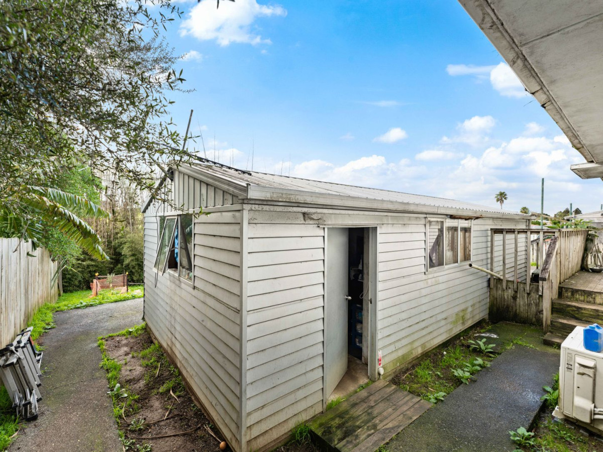 847m2 section, 3 beds 1 bath house with standalone garage, the owners have simply outgrown the home with a large and growing family, 39 Blake Road, Mangere East, Auckland