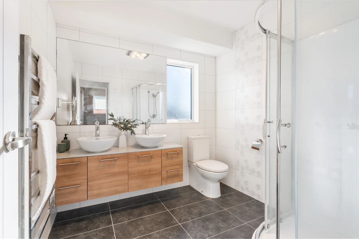 Mt Roskill Grammar School zone, First time on the market since new, 242m2 Standalone 5 beds + Study nook 3.5 baths house with double garage, 57 Rogan Street Hillsborough, Auckland