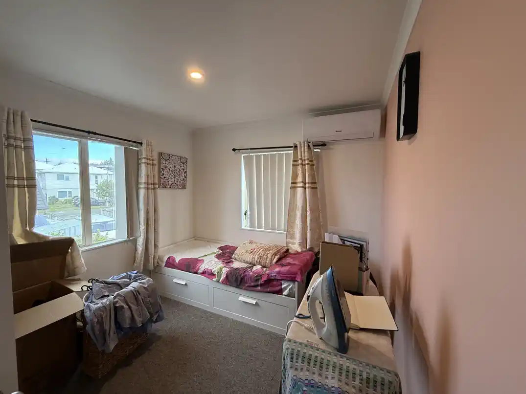 For rent, Pet-Friendly,  1 x pet allowed (subject to owner approval), 3 beds 1 bath house with garage, Available from 10th August, 11 Charta Place, Sunnyvale, Auckland