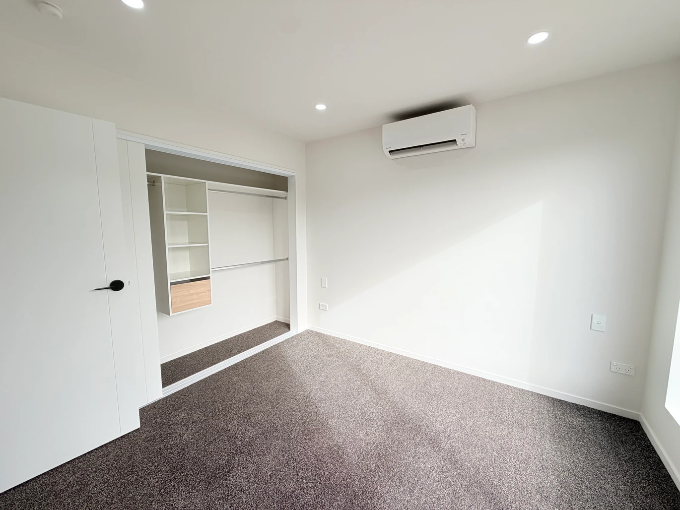 10-Year Stamford Building Warranty, Brandnew standalone 3 beds (2 ensuites) 3 baths home with car park, Home Ventilation System, 2 Air-Conditioning in living area and master bedroom. close to to Sylvia Park Shopping Centre, Lot 3/40 Walters Road Mount Wellington, Auckland