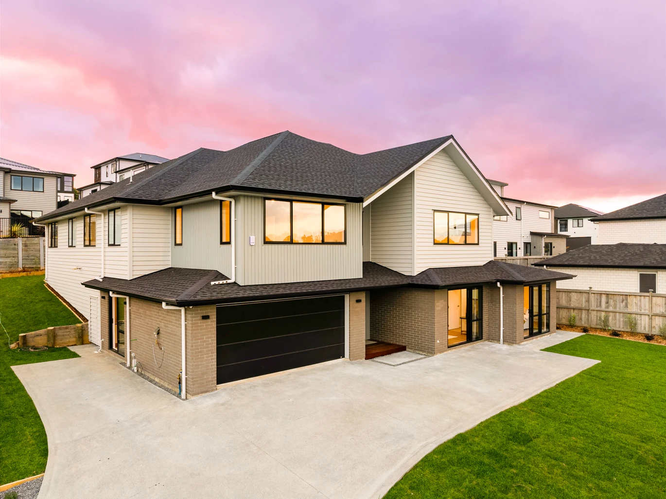 786m2 section, 2 kitchens, 355m2 Brandnew 7 beds (1 ensuite) 4 baths house with double garage and 3 beds granny, move-in ready, Central air conditioning system upstairs, Separate heat pump downstairs, Underfloor heating in all bathrooms, 10 Saw Lane Swanson, Auckland