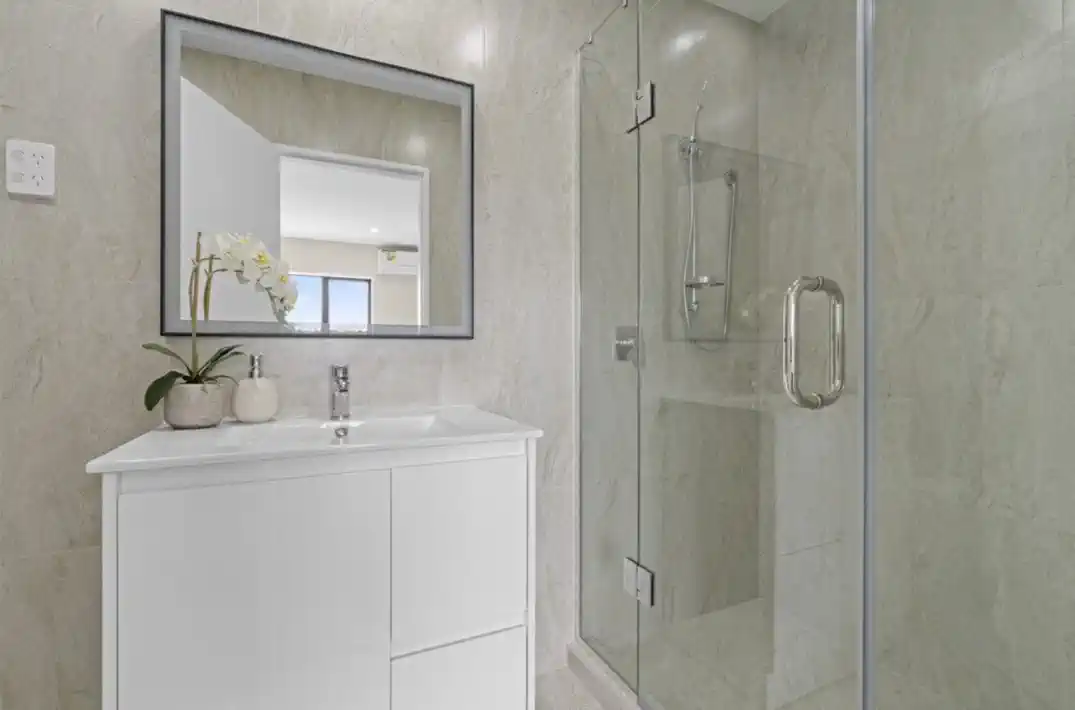 For rent, Pets by consent, No smokers, 4 beds 4 baths townhouse with garage, Available from 8th July, 1/18 Hutchinsons Road, Bucklands Beach, Auckland