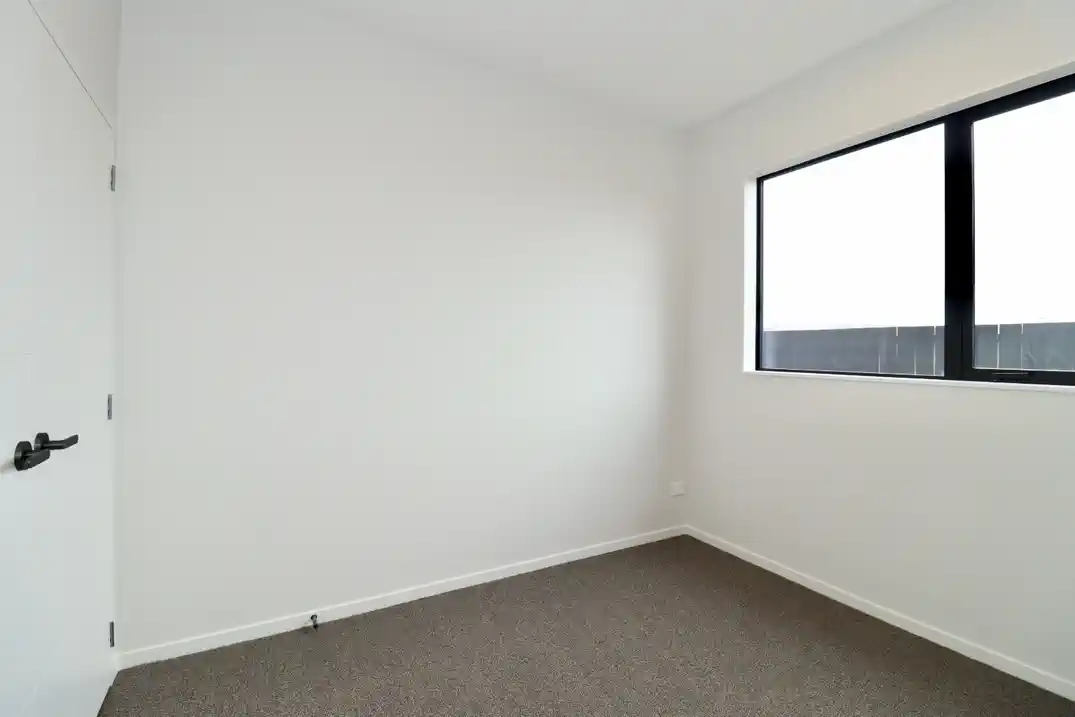 For rent, No pets, no smokers, 5 beds 3 baths house with double garage, including a self-contained 1-bedroom unit with independent access, Available from16th July, 108 Kahui Parade, Drury, Auckland