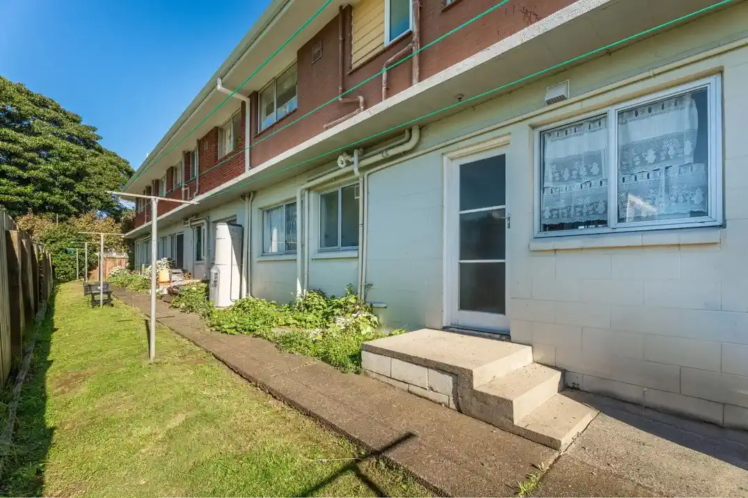 For rent, 2 beds 1 bath ground floor unit with carport, Available Now. 3/67a Princes Street, Otahuhu, Auckland