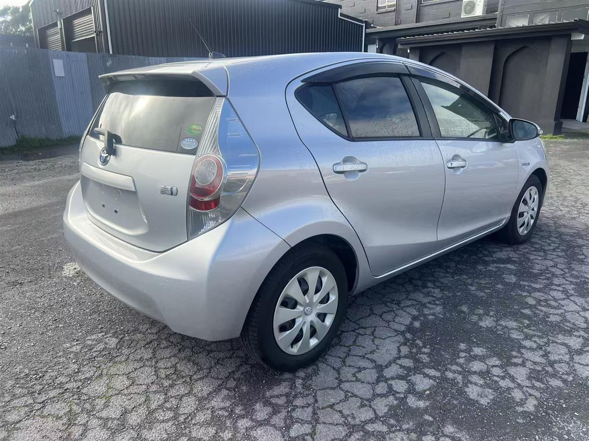 2013 Toyota Aqua G Hatchback Automatic, 5 seats, Silver, Hybrid, 1,496 cc, 117,654 km