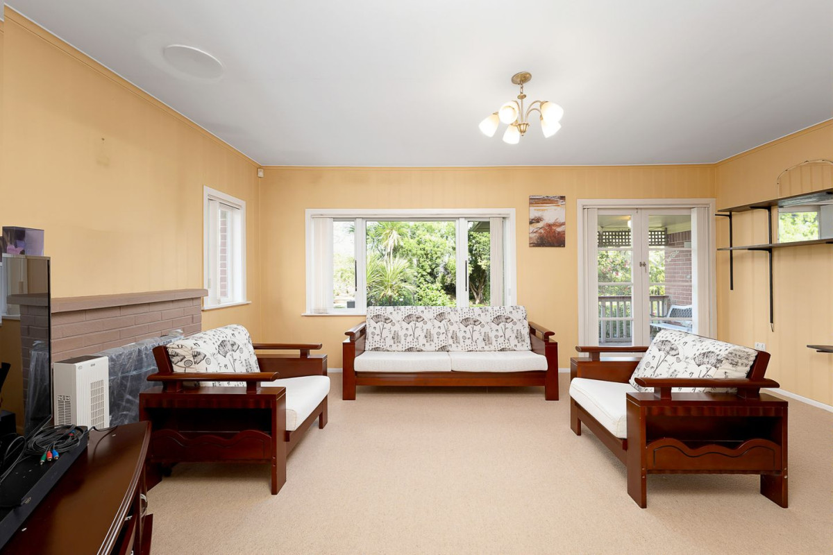 828m2 section, Brick and tile 3 beds 2 baths house with double garage, 27 Metcalfe Road, Ranui, Auckland