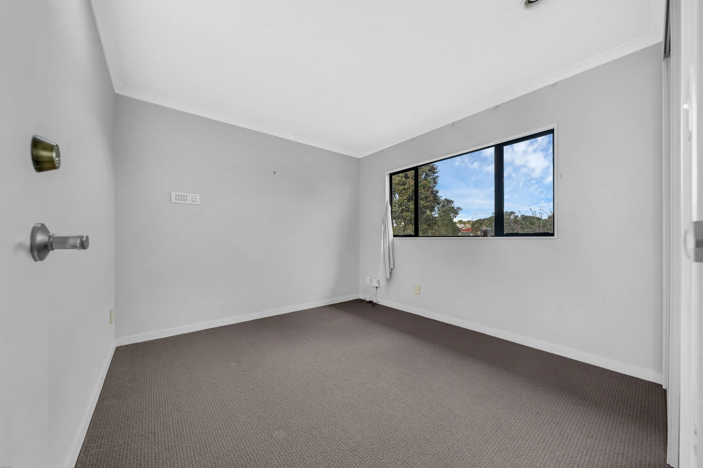 Grand Family Living on 806m² in Dannemora, 280m2 6 beds 3 baths house with double garage, Botany Downs Secondary College zone, 15 Kilkenny Drive East Tamaki Heights, Auckland