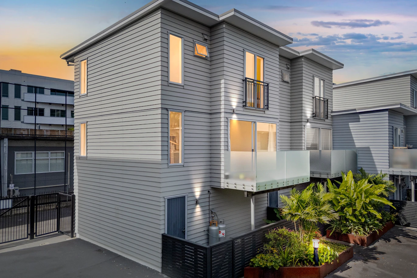 Motivated seller, Double Grammar school zone, Enquiries Over $785,000, 125m2 3 beds 1.5 baths home with double garage, zoned for Auckland Grammar and Auckland Girls Grammar school, 78/32 Edwin Street Mount Eden, Auckland