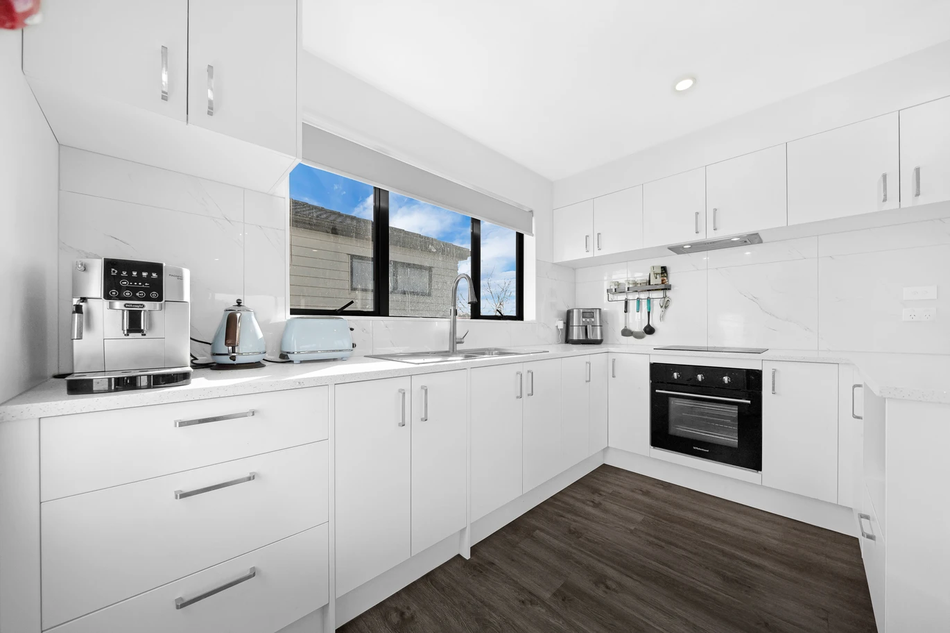 Motivated owner – Urgent Sale, 2 beds 1.5 baths home with garage and 1 Extra parking, Freehold End Unit/ 3x Backyard/ No Body Corp, 8/45 Dale Crescent Pakuranga, Auckland