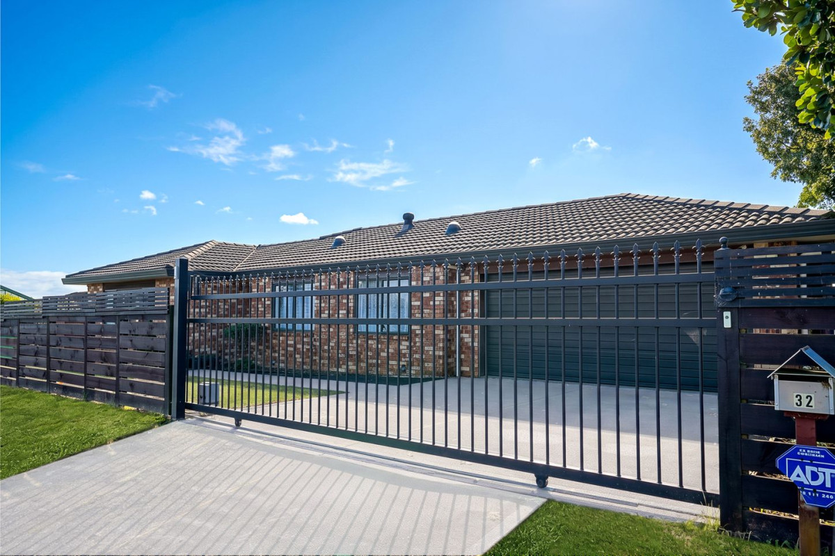 444m2 section, 150m2 Brick and tile 3 beds 2 baths house with double garage, 32 Munroe Road, Ranui, Auckland