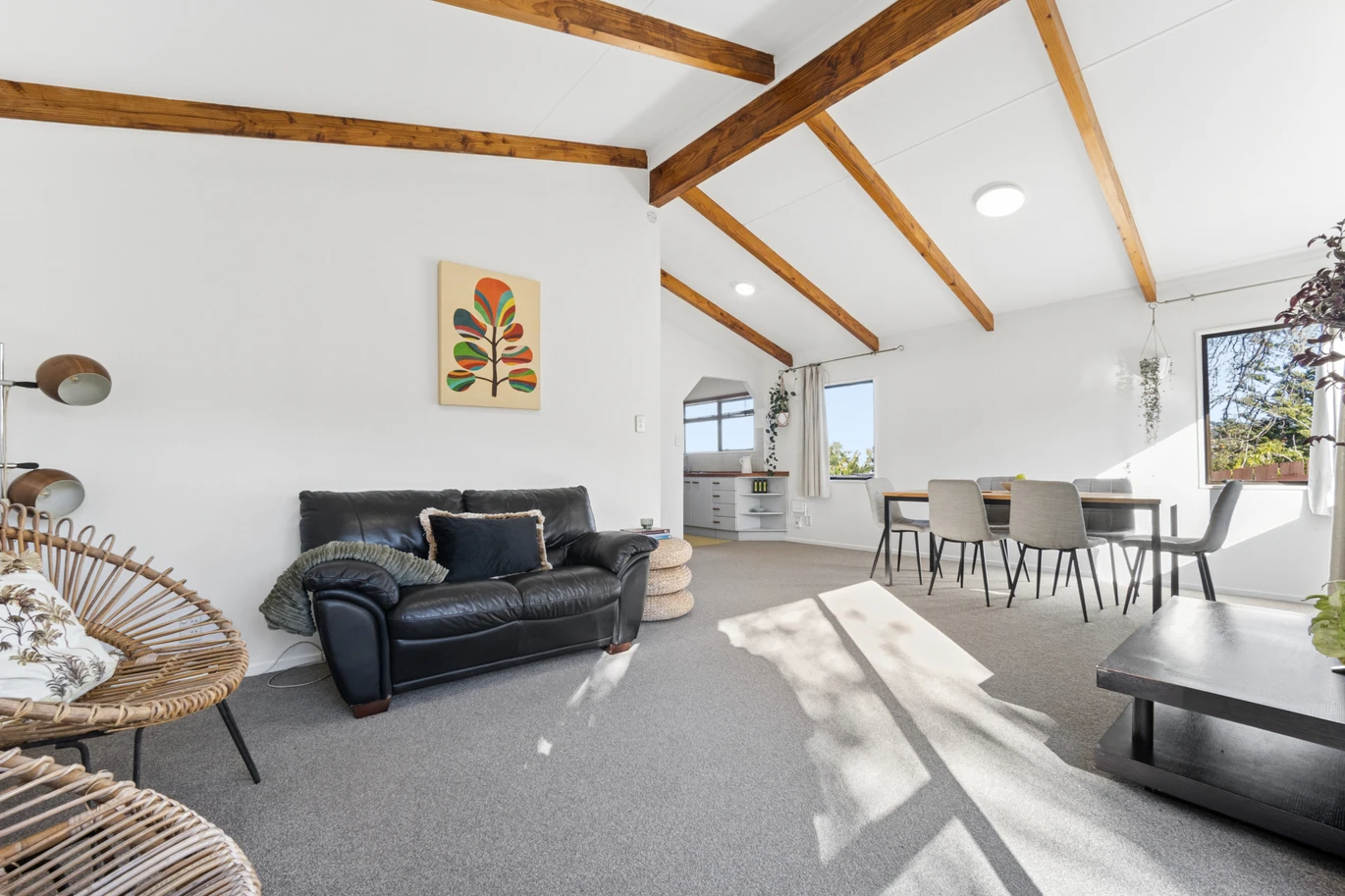 Standalone 3 beds 1 bath house with car parks and a fantastic separate studio, Zoned for Green Bay Primary School and Green Bay High School. 1/23 Stottholm Road Titirangi, Auckland
