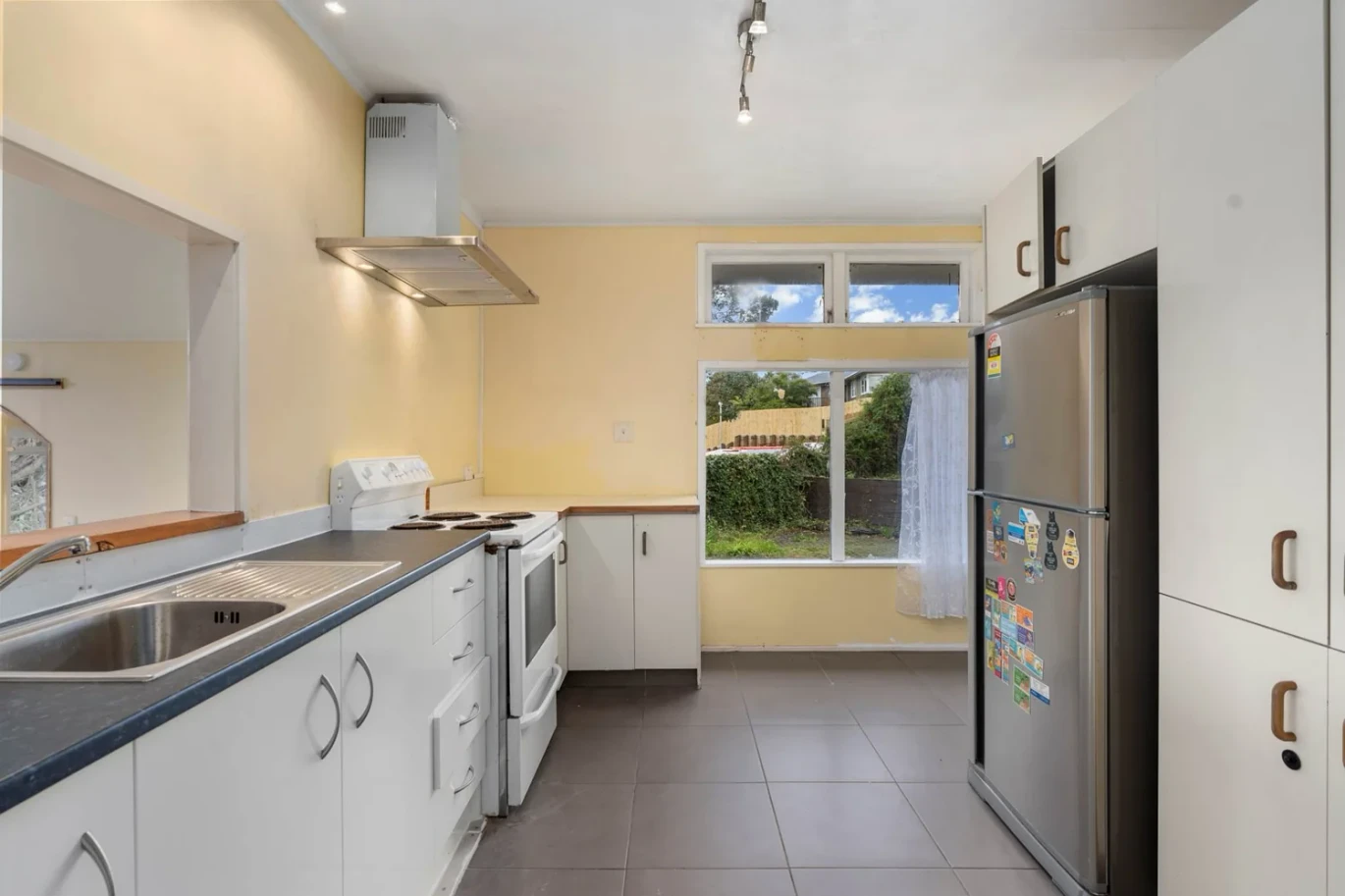 936m2 section, with RC approved for 7 new homes, 6 beds 3 baths house with carport, 17 Ellice Road Totara Vale, Auckland
