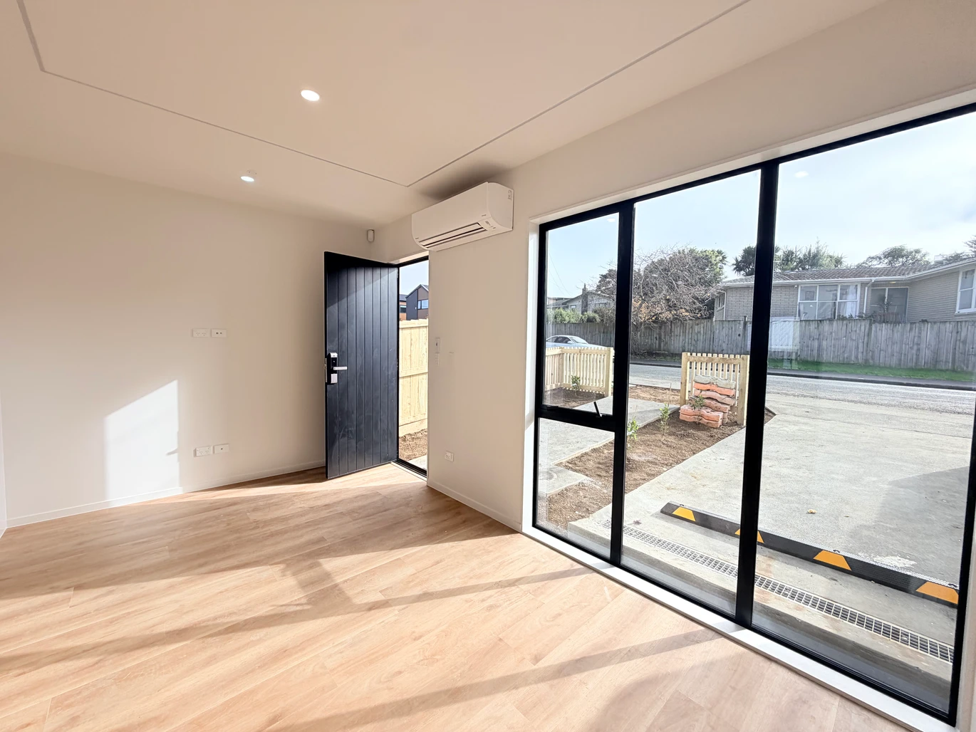 10-Year Stamford Building Warranty, Brandnew standalone 3 beds (2 ensuites) 3 baths home with car park, Home Ventilation System, 2 Air-Conditioning in living area and master bedroom. close to to Sylvia Park Shopping Centre, Lot 3/40 Walters Road Mount Wellington, Auckland